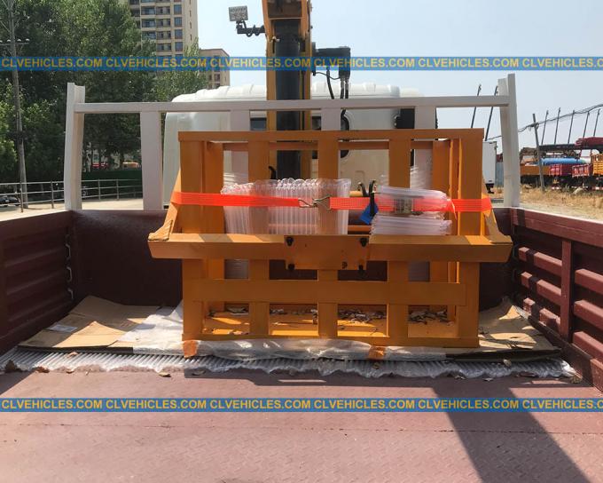 HOWO 4X2 Central Asia 3t 8m Crane Man-Lifter Truck