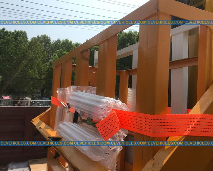 HOWO 4X2 Central Asia 3t 8m Crane Man-Lifter Truck