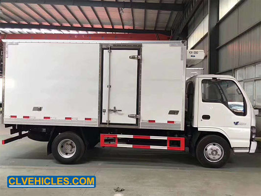 600P 130hp Light Duty ISUZU Reefer Truck 4.2m Length For Delivery